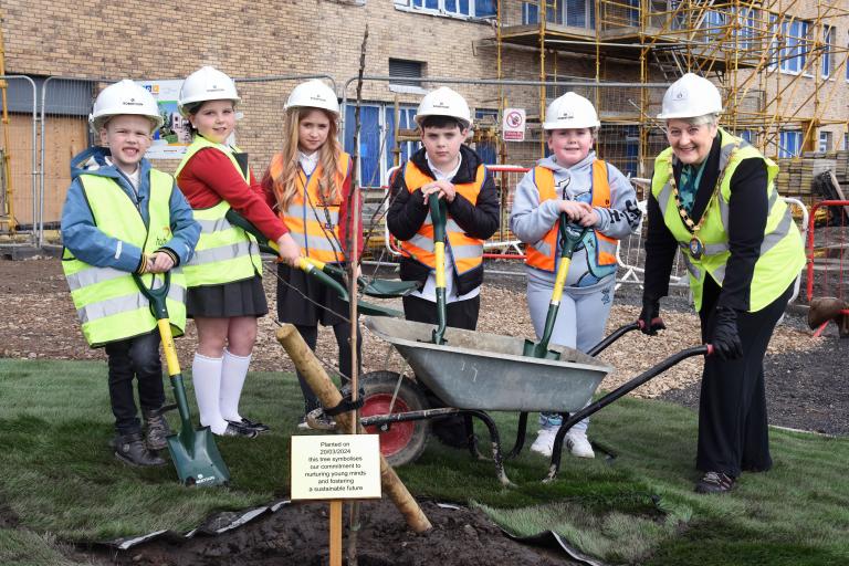 Montgomerie Park Primary School Topping Out with Provost Anthea Dickson and prospective pupils