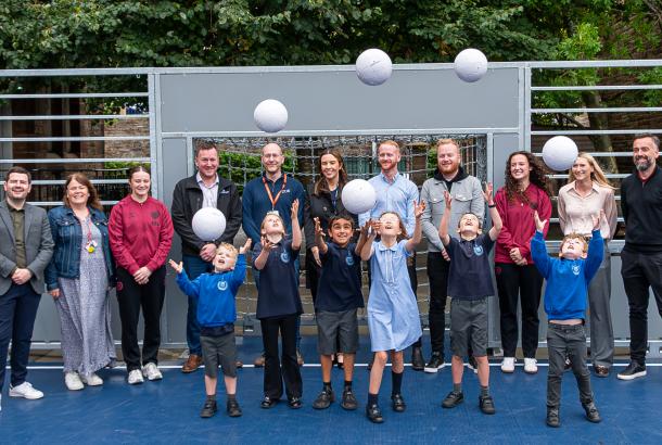 Robertson delivers pitch at no cost for Edinburgh pupils
