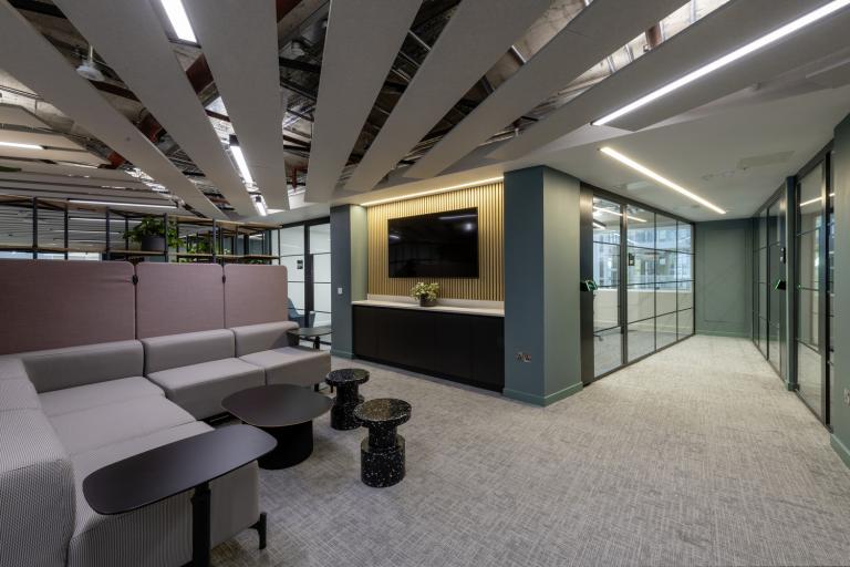 Breakout area and office hallway at BlackRock’s Dundas House, delivered by Robertson Construction
