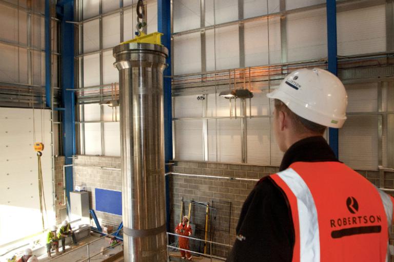 Installing the hyperbaric chamber at Neptune Test Centre