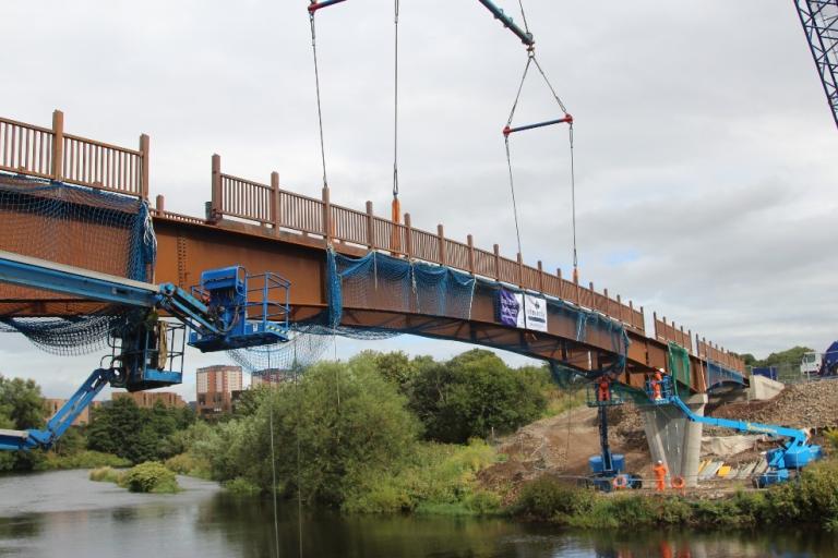Cuningar bridge lifting operation