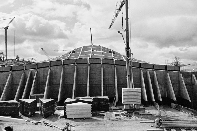 Construction of concrete retaining walls - image by Paolo Pellegrin