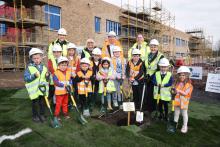 Prospective pupils and Provost Anthea Dickson with stakeholder representatives of the Montgomerie Park Primary School project Robertson Construction Central West is delivering