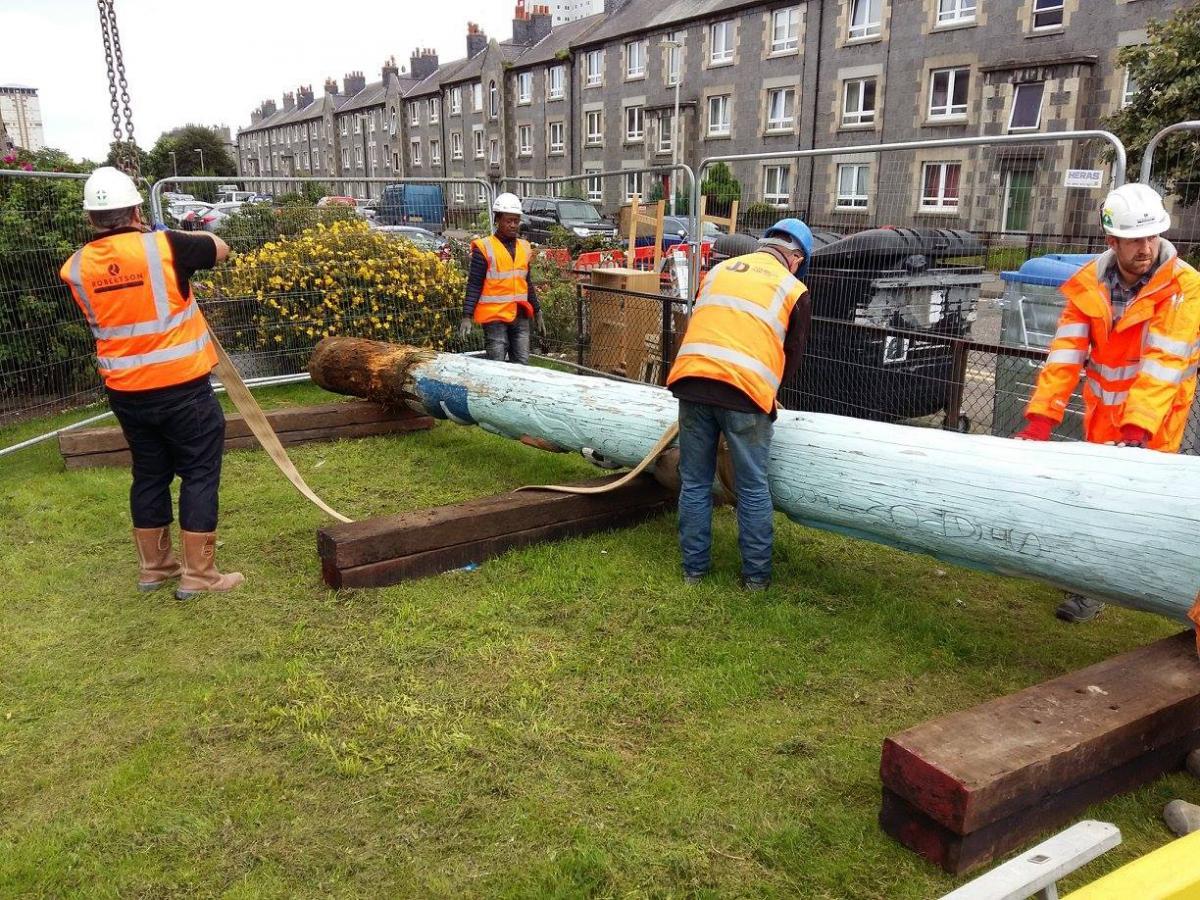 Robertson Eastern replace the Seaton Totem pole in Aberdeen